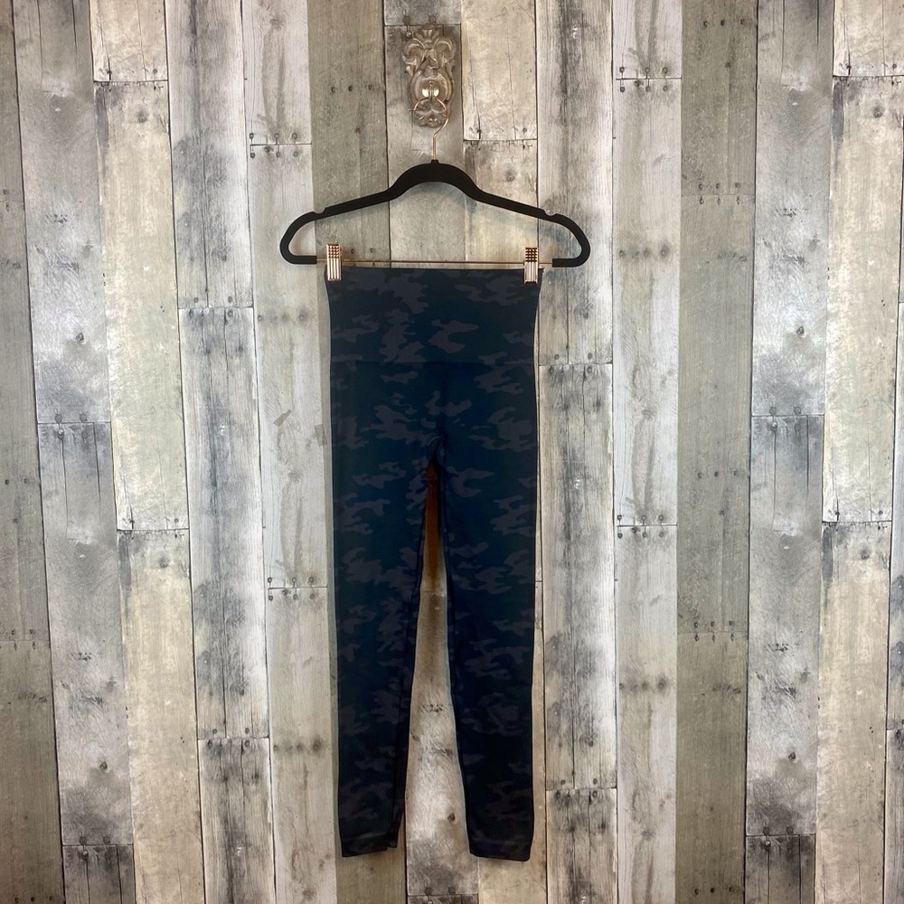 SPANX Look At Me Now Green Camo Leggings Size Small. - Picture 2 of 16
